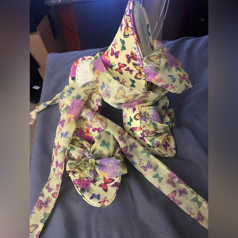 Butterfly tie up the calf wedge